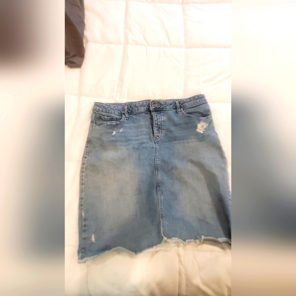 Old navy button knee length skirt size 14 denim